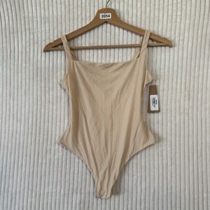 SKIMS Fits Everybody Square neck Thong Bodysuit In Sand Size Small NWT $70